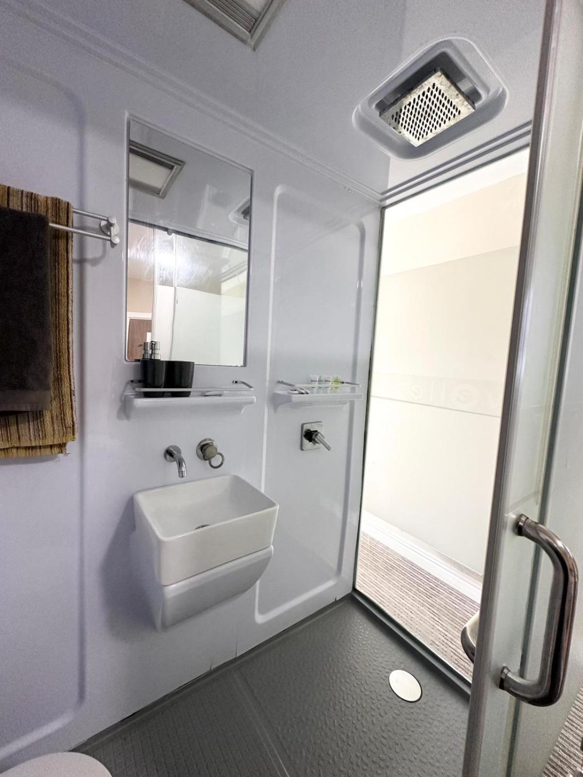 Studio Apartment For 2 Μπράντφορντ Εξωτερικό φωτογραφία