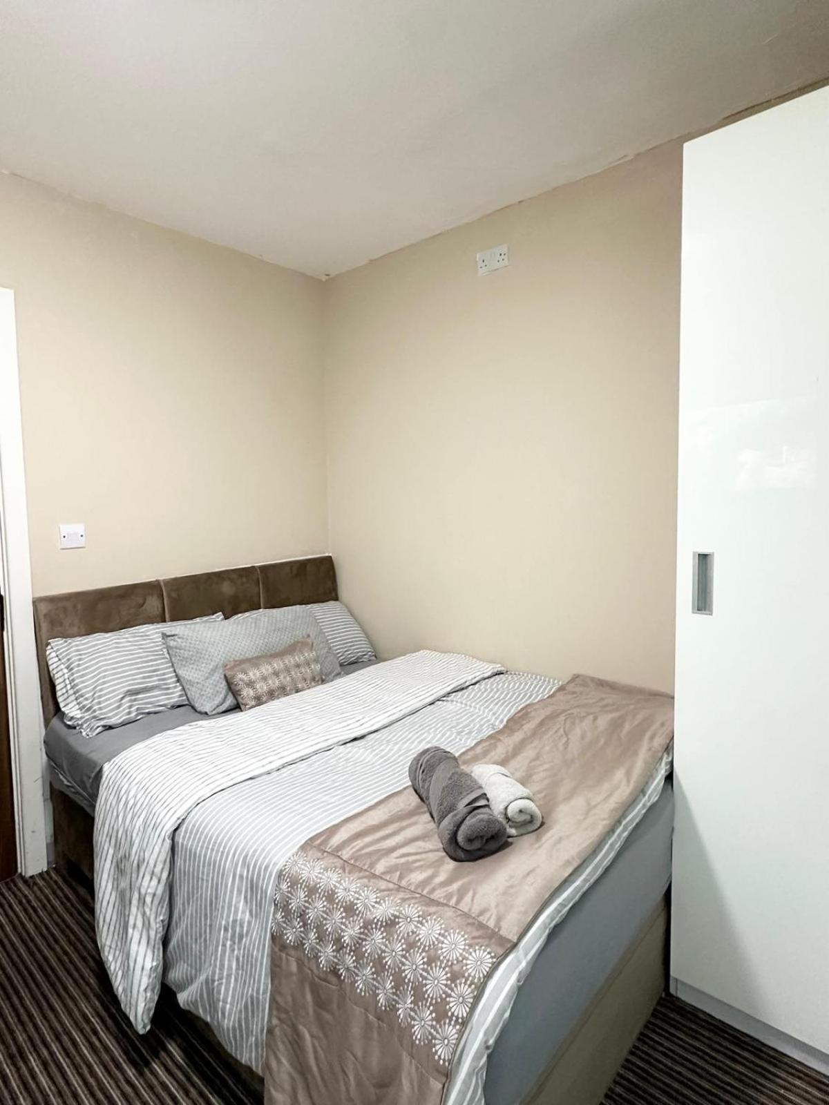 Studio Apartment For 2 Μπράντφορντ Εξωτερικό φωτογραφία